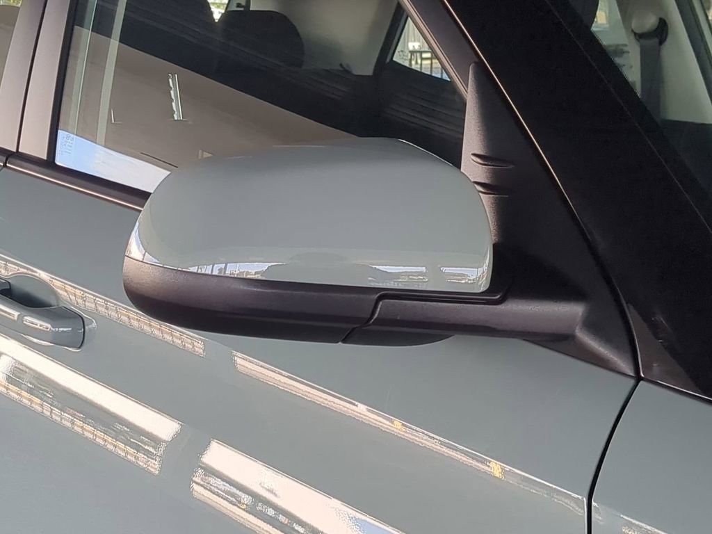 Used 2025 Hyundai Venue SE image 12