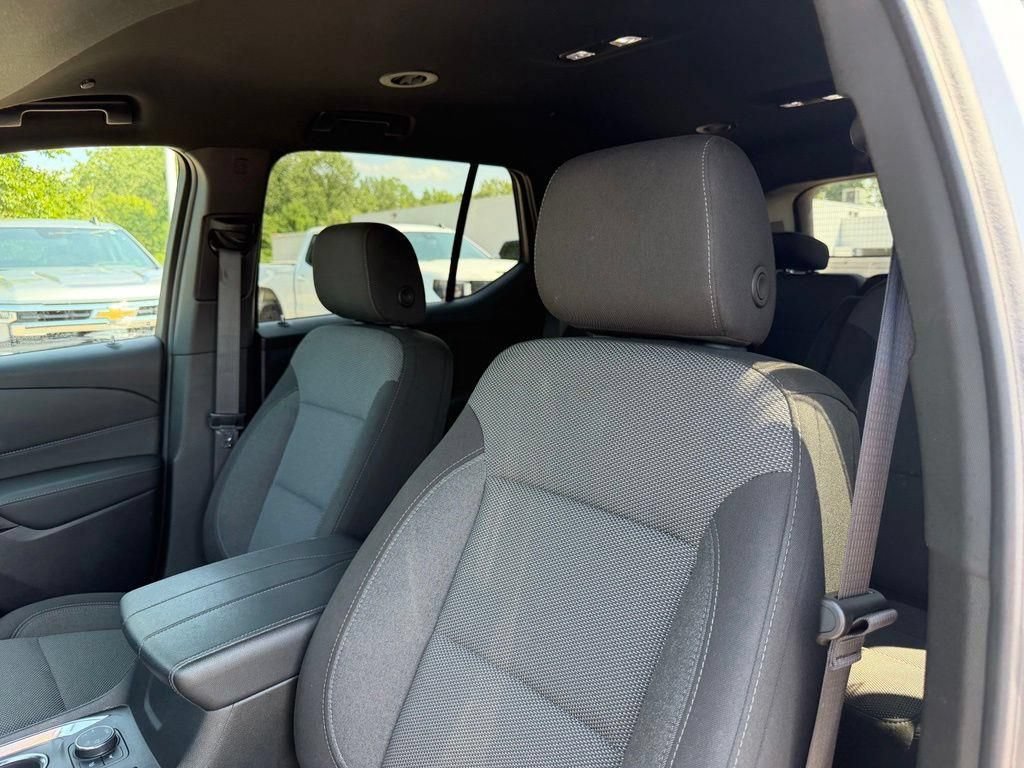 Used 2023 Chevrolet Traverse LT AWD/4WD image 5