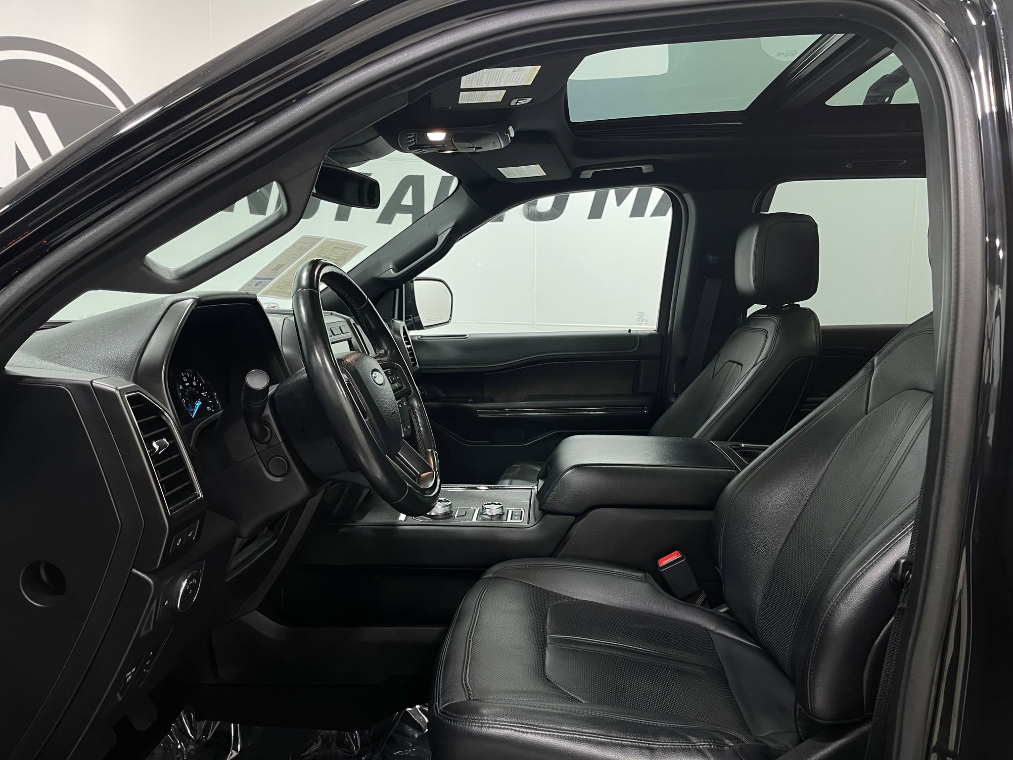 Used 2019 Ford Expedition Limited w/ Equipment Group 302A AWD/4WD image 13