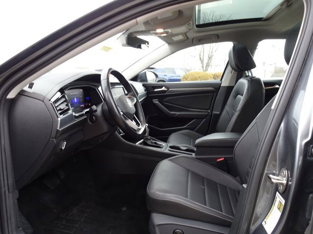 Used 2022 Volkswagen Jetta SE image 9