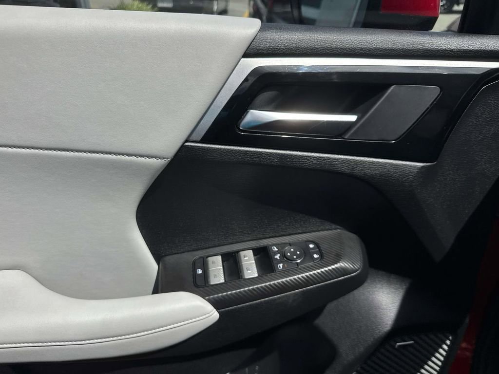 Used 2025 Mitsubishi Outlander SE image 21