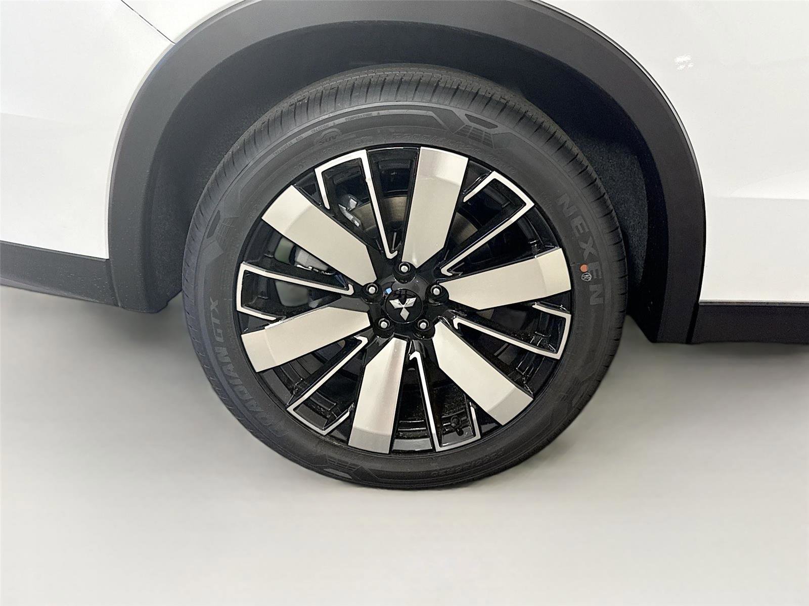 New 2026 Mitsubishi Outlander SE image 32