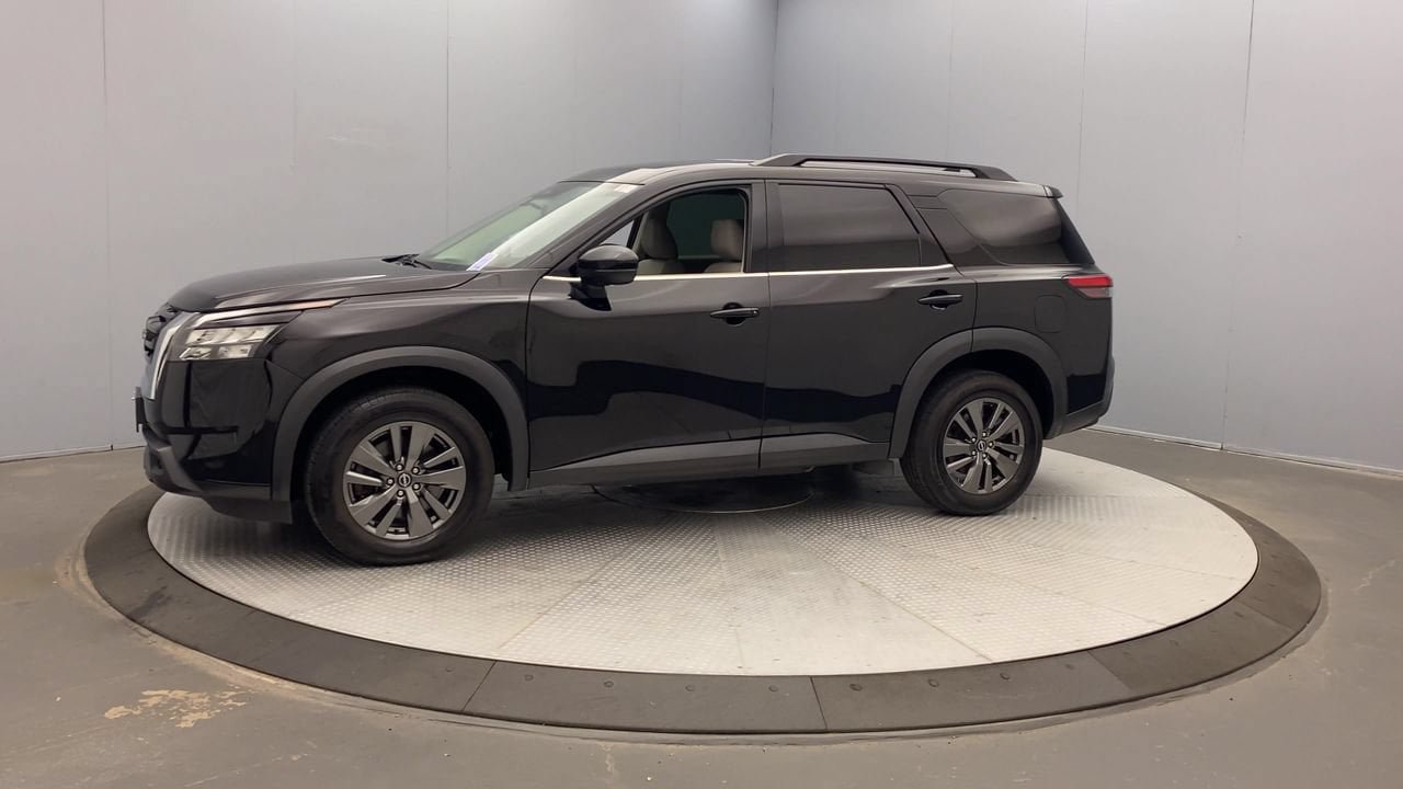 Used 2023 Nissan Pathfinder SV AWD/4WD image 9