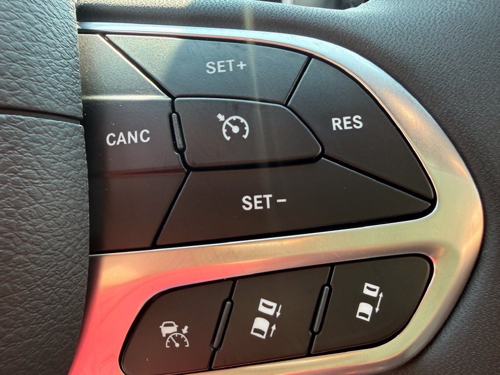 New 2027 Chrysler Pacifica Select FWD image 17