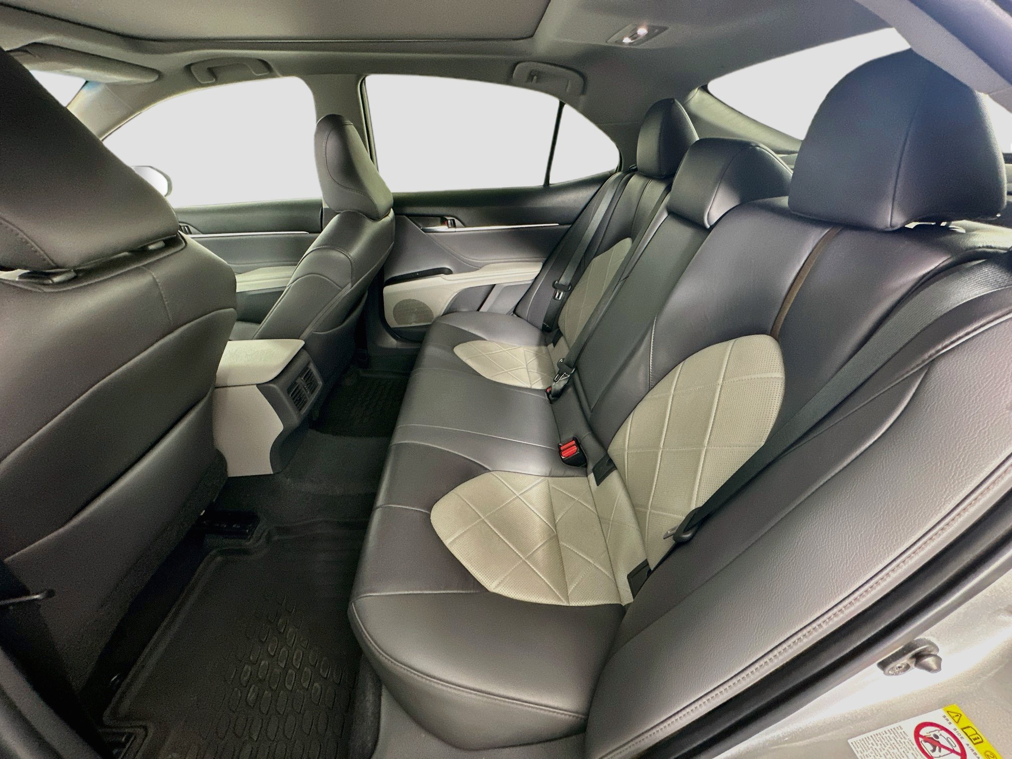 Used 2018 Toyota Camry XLE w/ Driver Assist Package FWD image 29