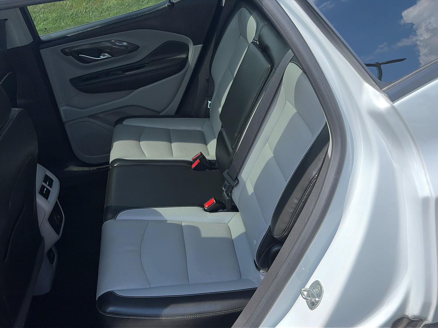 Used 2022 GMC Terrain SLT w/ Infotainment Package II FWD image 11