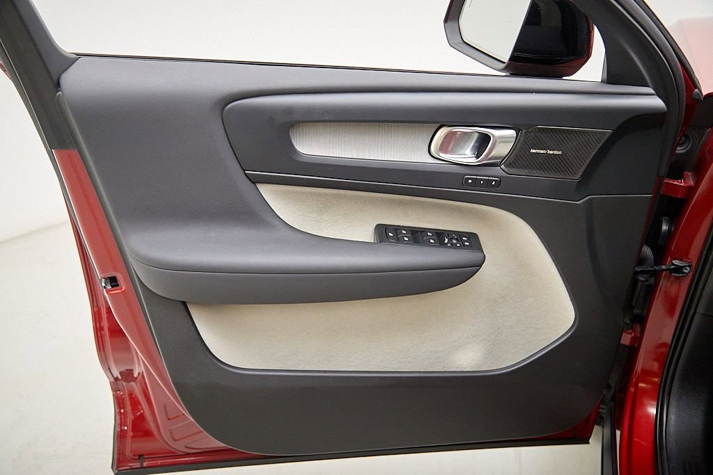 Certified 2023 Volvo XC40 B5 Plus w/ Driver Assist Package image 10