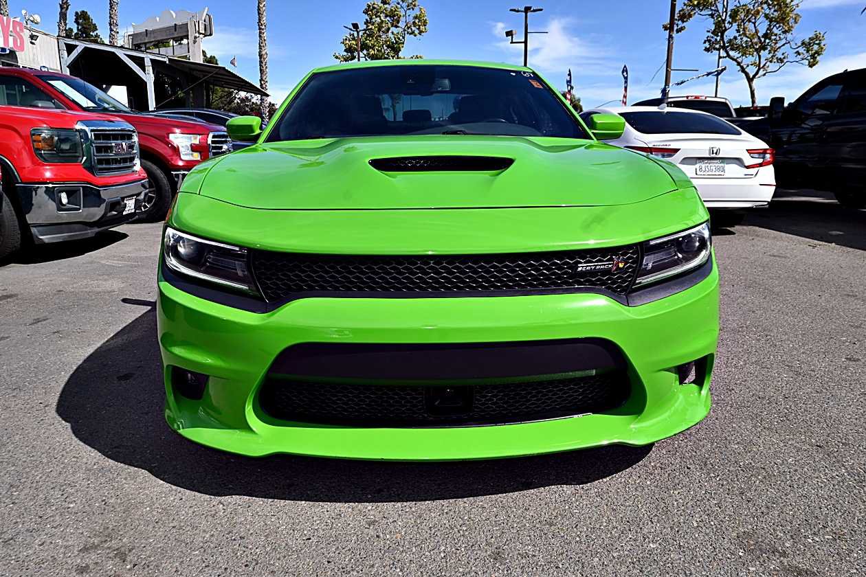 Used 2017 Dodge Charger R/T Scat Pack w/ Technology Group RWD image 2