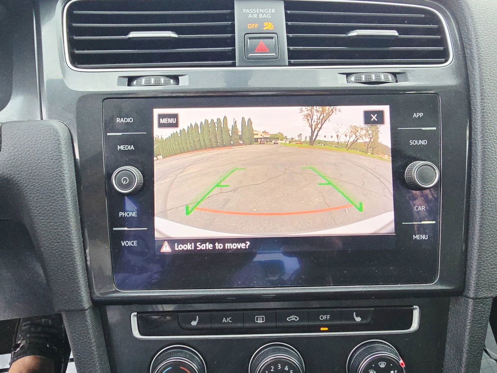 Used 2018 Volkswagen Golf SE FWD image 18