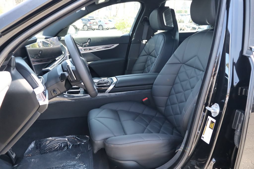 Used 2026 BMW 740i w/ Premium Package RWD image 19
