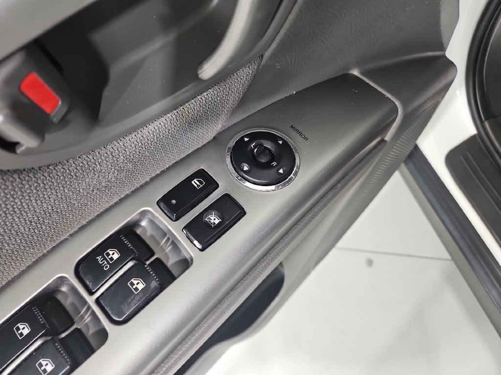Used 2012 Hyundai Santa Fe GLS AWD/4WD image 12