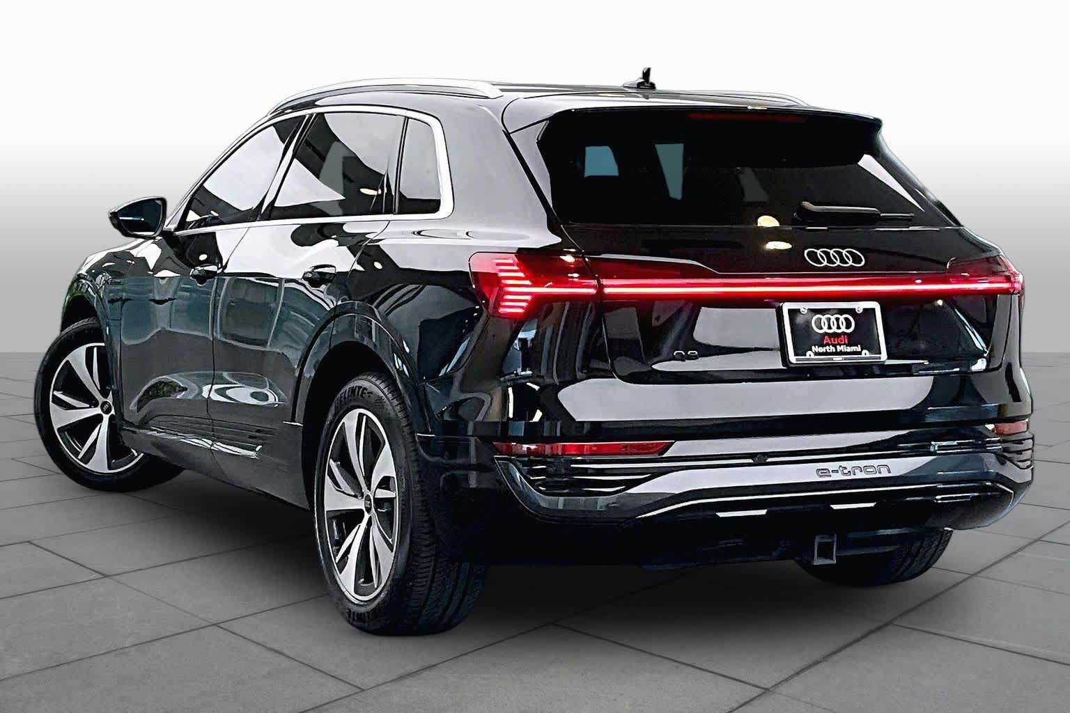 Used 2024 Audi Q8 e-tron Premium Plus AWD/4WD image 10