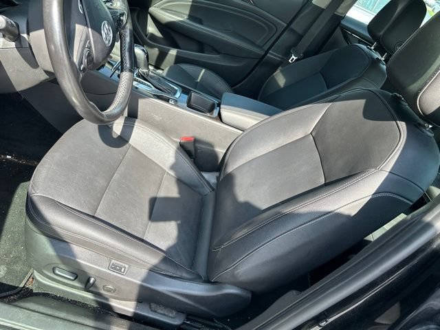 Used 2018 Buick Regal Essence w/ Driver Confidence Package #1 FWD image 19