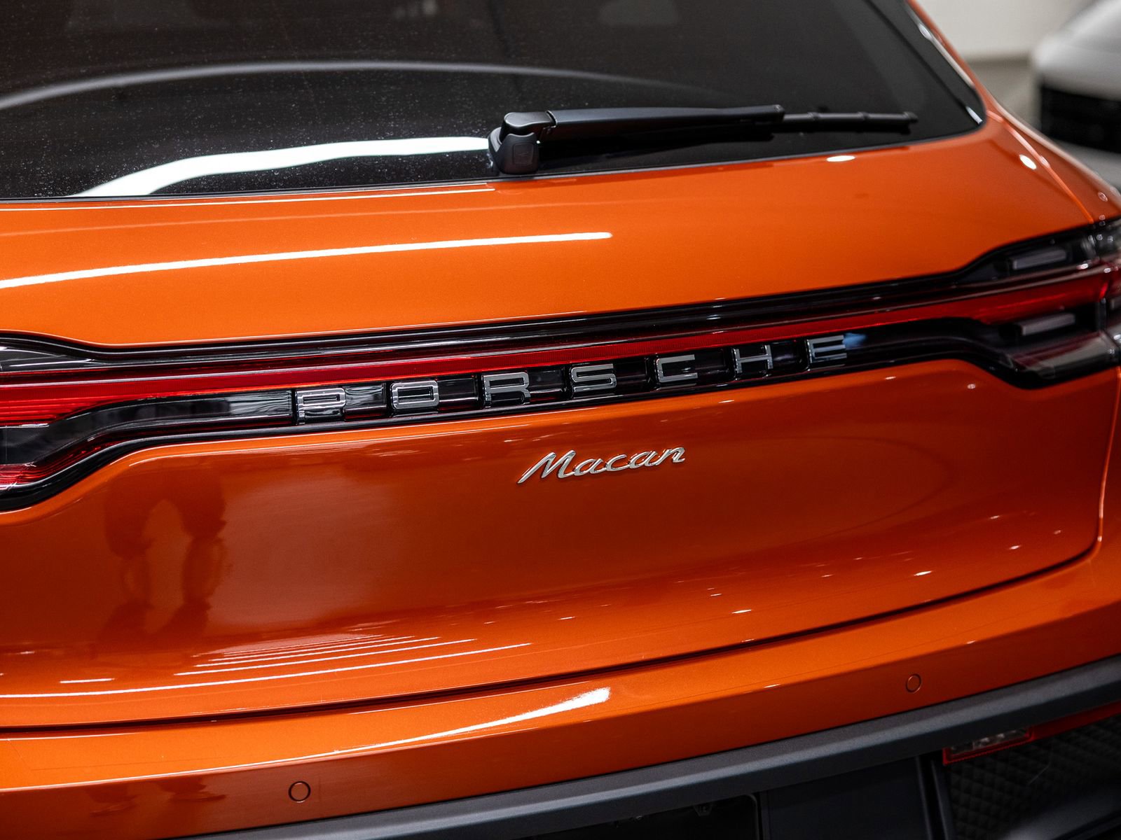 Certified 2025 Porsche Macan AWD/4WD image 22
