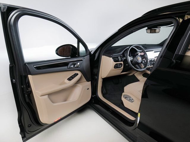 Certified 2026 Porsche Macan AWD/4WD image 27