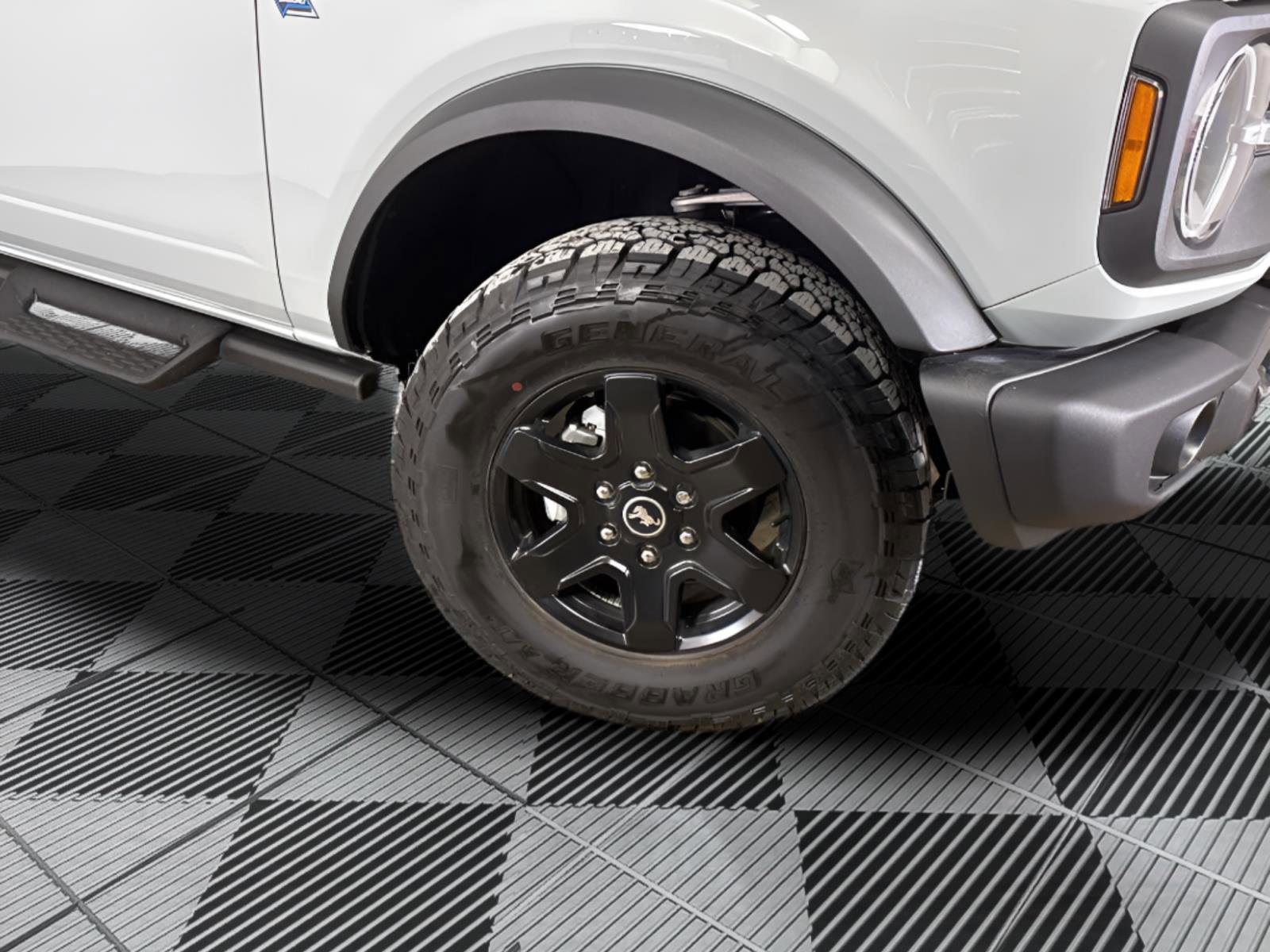 Used 2024 Ford Bronco Black Diamond image 9