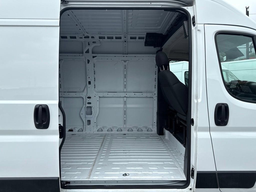 Used 2026 RAM ProMaster 2500 w/ Safety Group FWD image 9