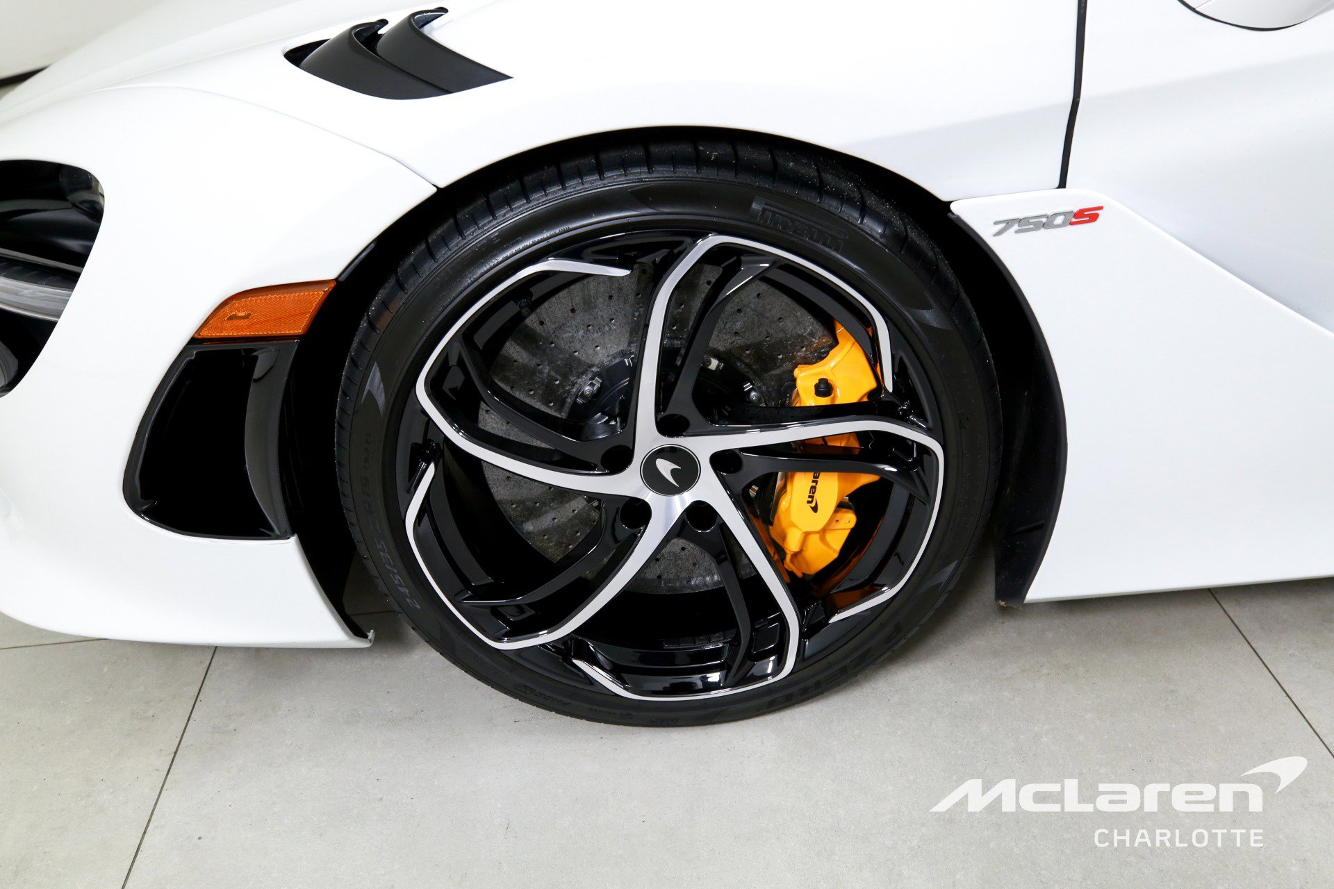 Used 2024 McLaren 750S Spider image 25