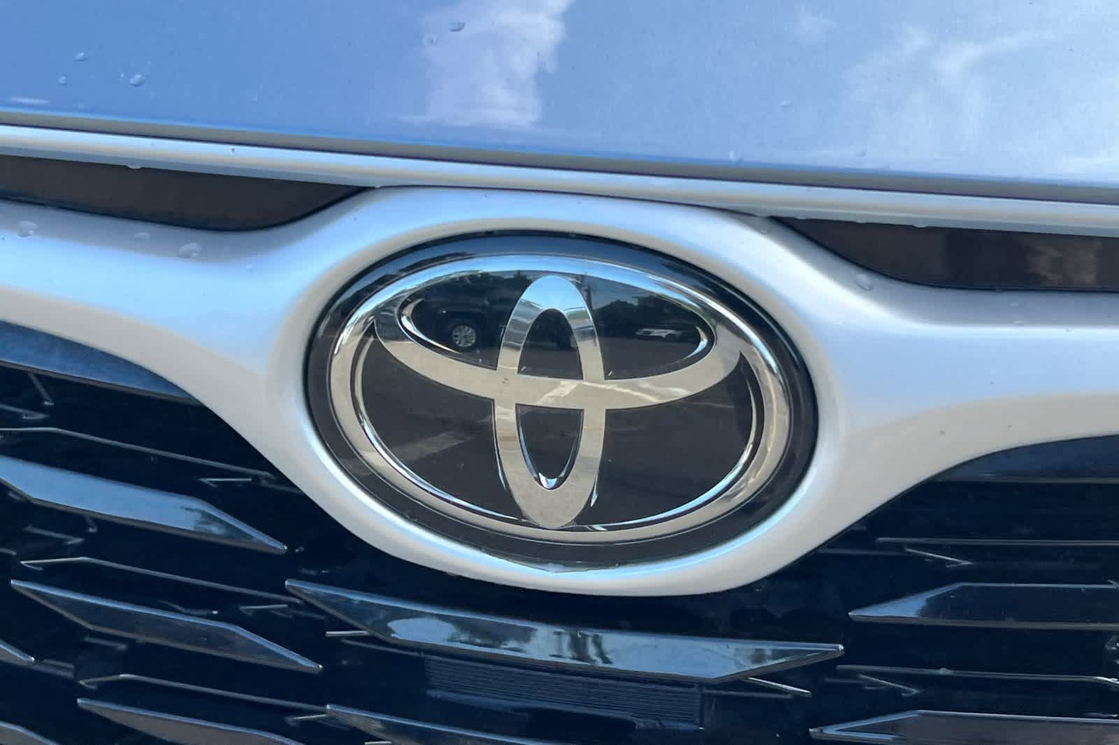 Used 2021 Toyota Highlander XLE AWD/4WD image 13