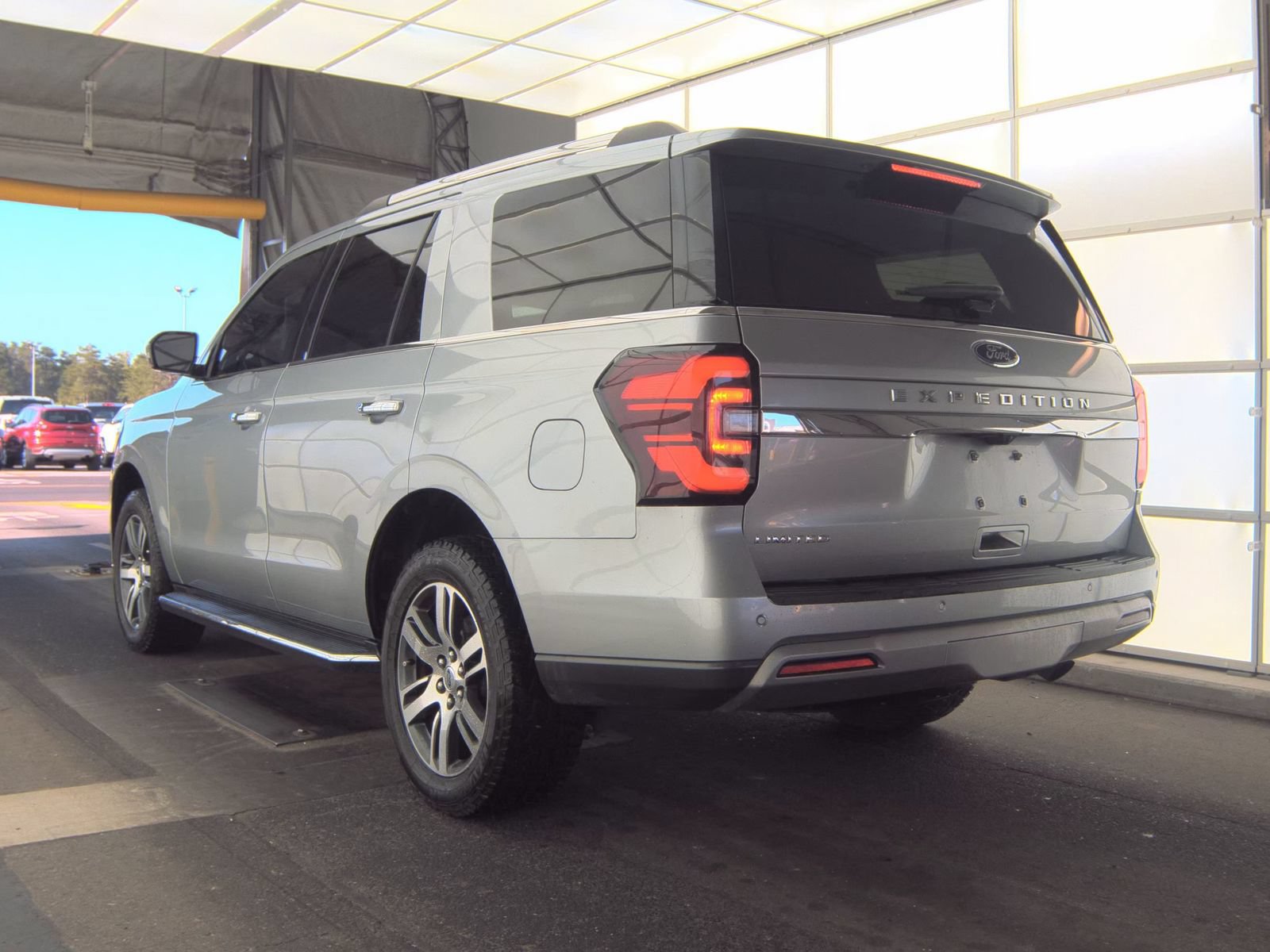 Used 2022 Ford Expedition Limited AWD/4WD image 8
