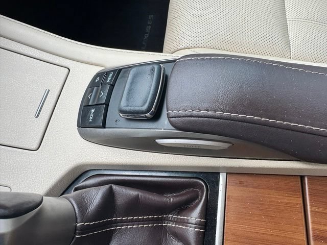 Used 2017 Lexus ES 300h FWD image 17