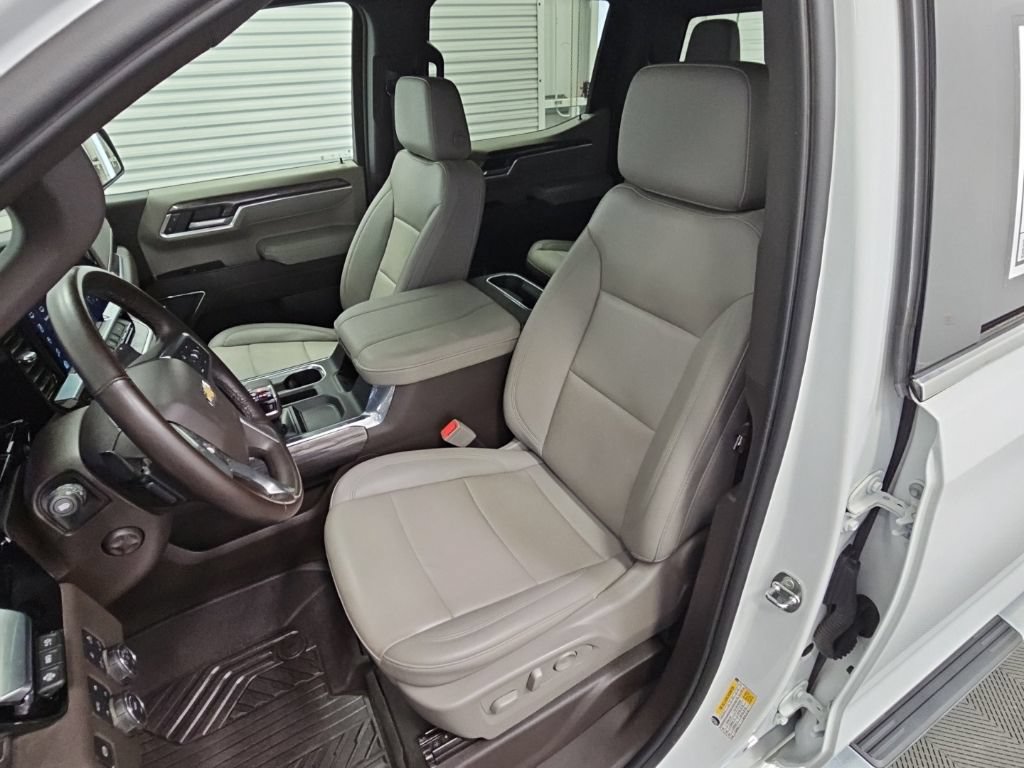Certified 2024 Chevrolet Silverado 1500 LTZ AWD/4WD image 31