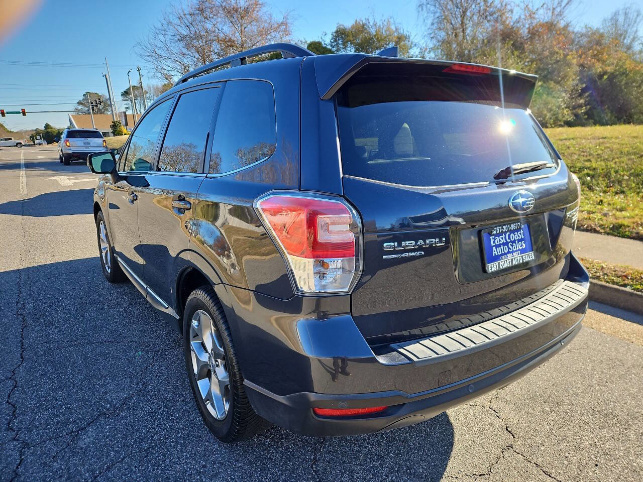 Used 2017 Subaru Forester 2.5i Touring AWD/4WD image 4