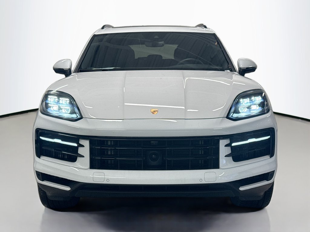 Certified 2025 Porsche Cayenne AWD/4WD image 6
