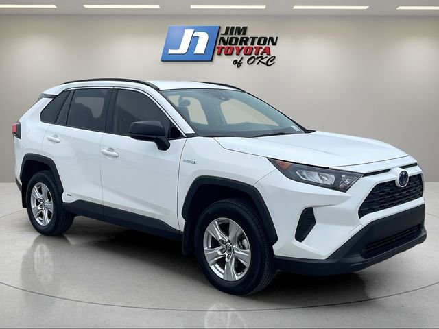 Used 2021 Toyota RAV4 LE image 3