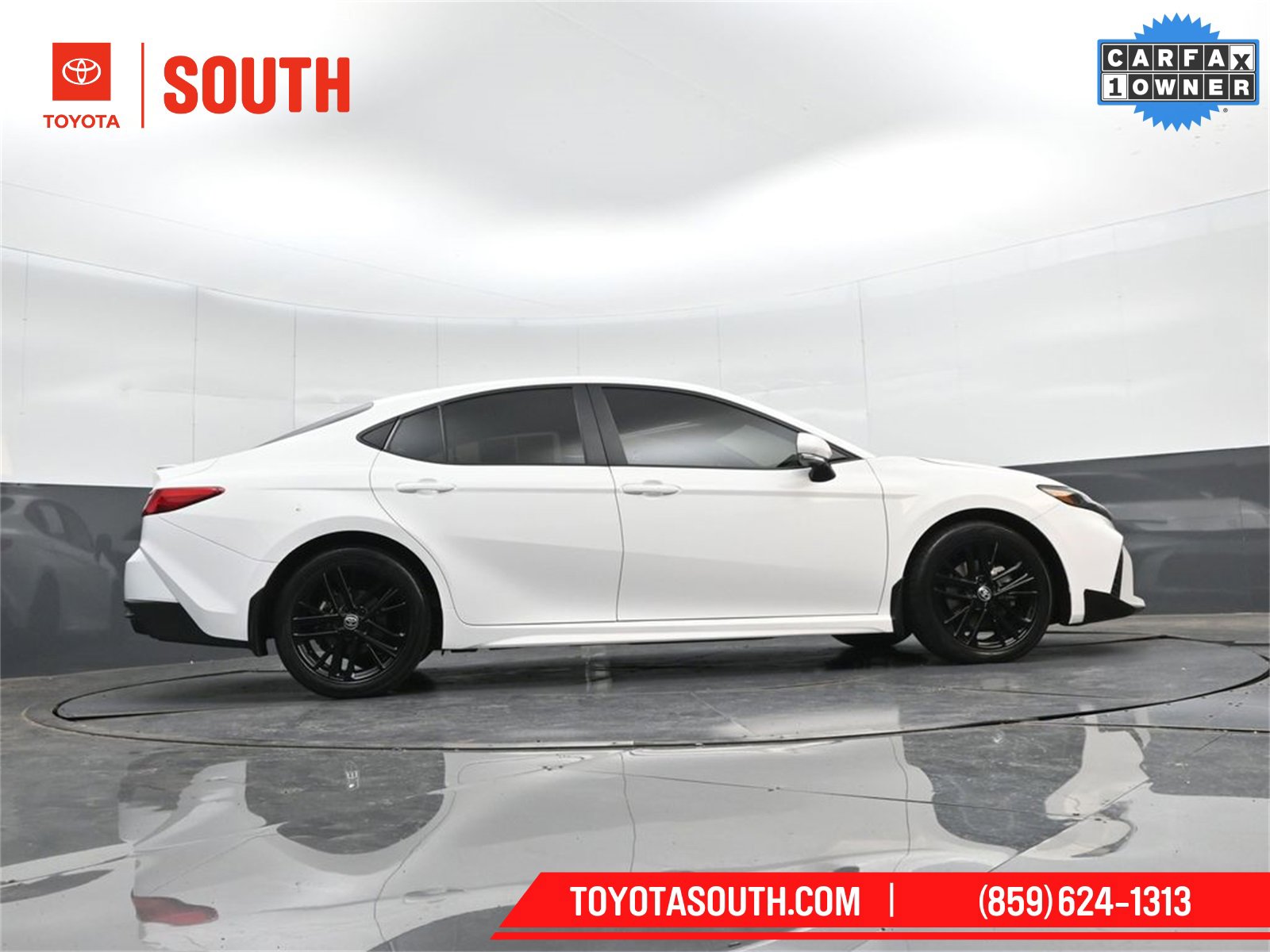 Used 2025 Toyota Camry SE w/ Convenience Package image 33