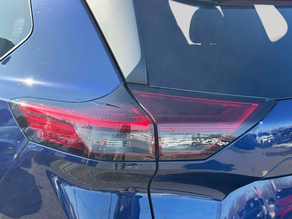 Certified 2025 Nissan Rogue SV image 11