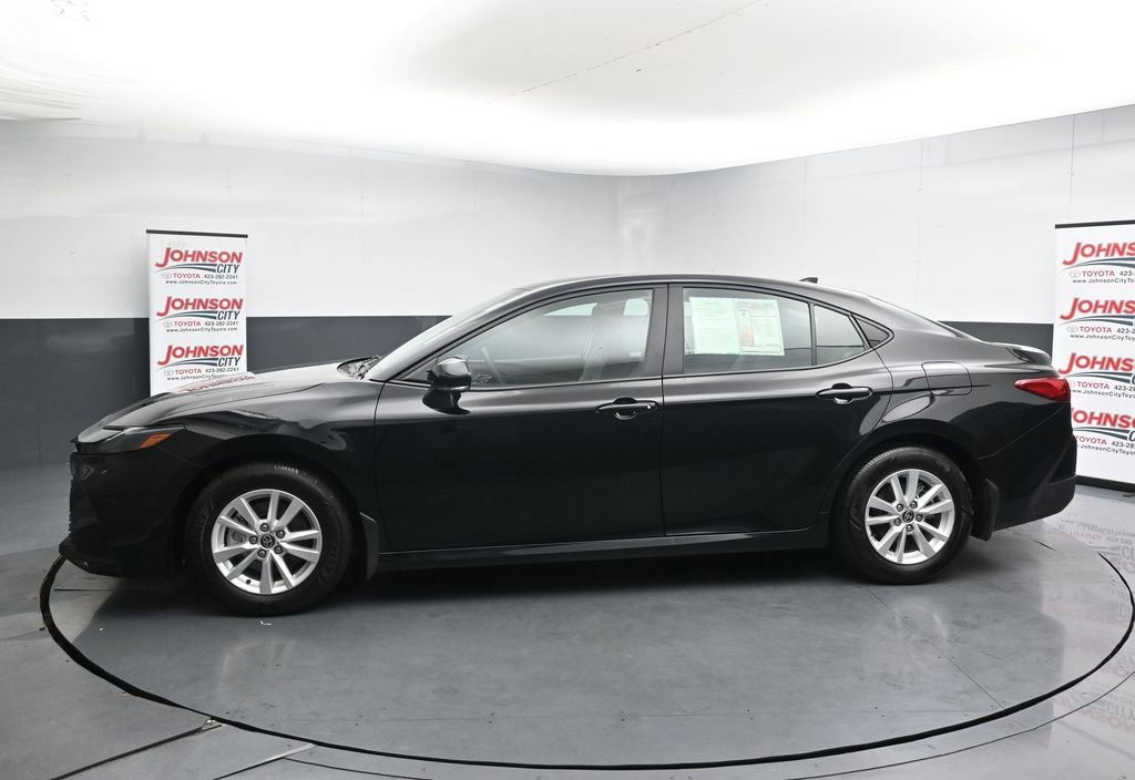 Used 2025 Toyota Camry LE FWD image 5