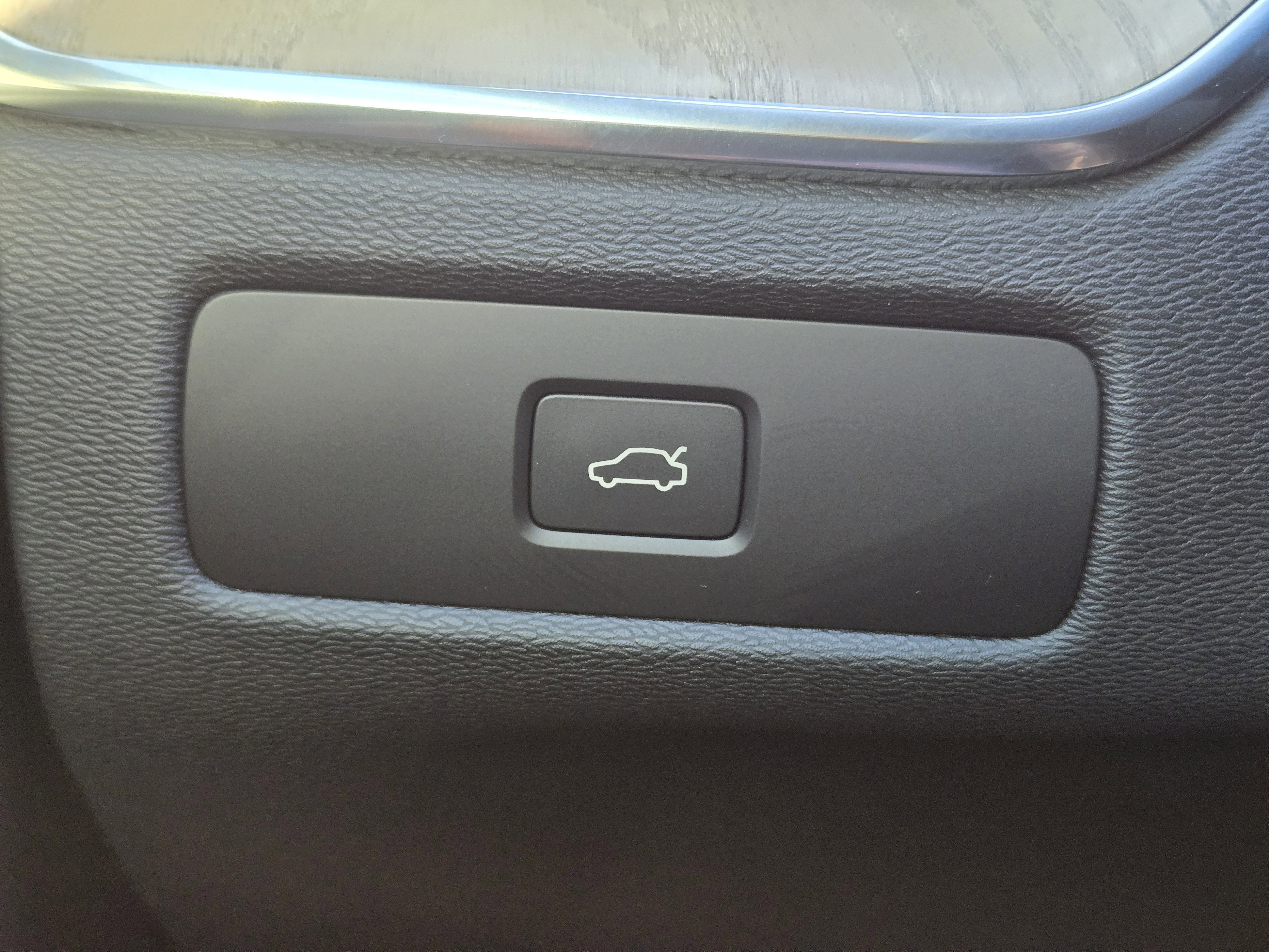 New 2026 Volvo XC60 B5 Plus w/ Climate Package AWD/4WD image 19