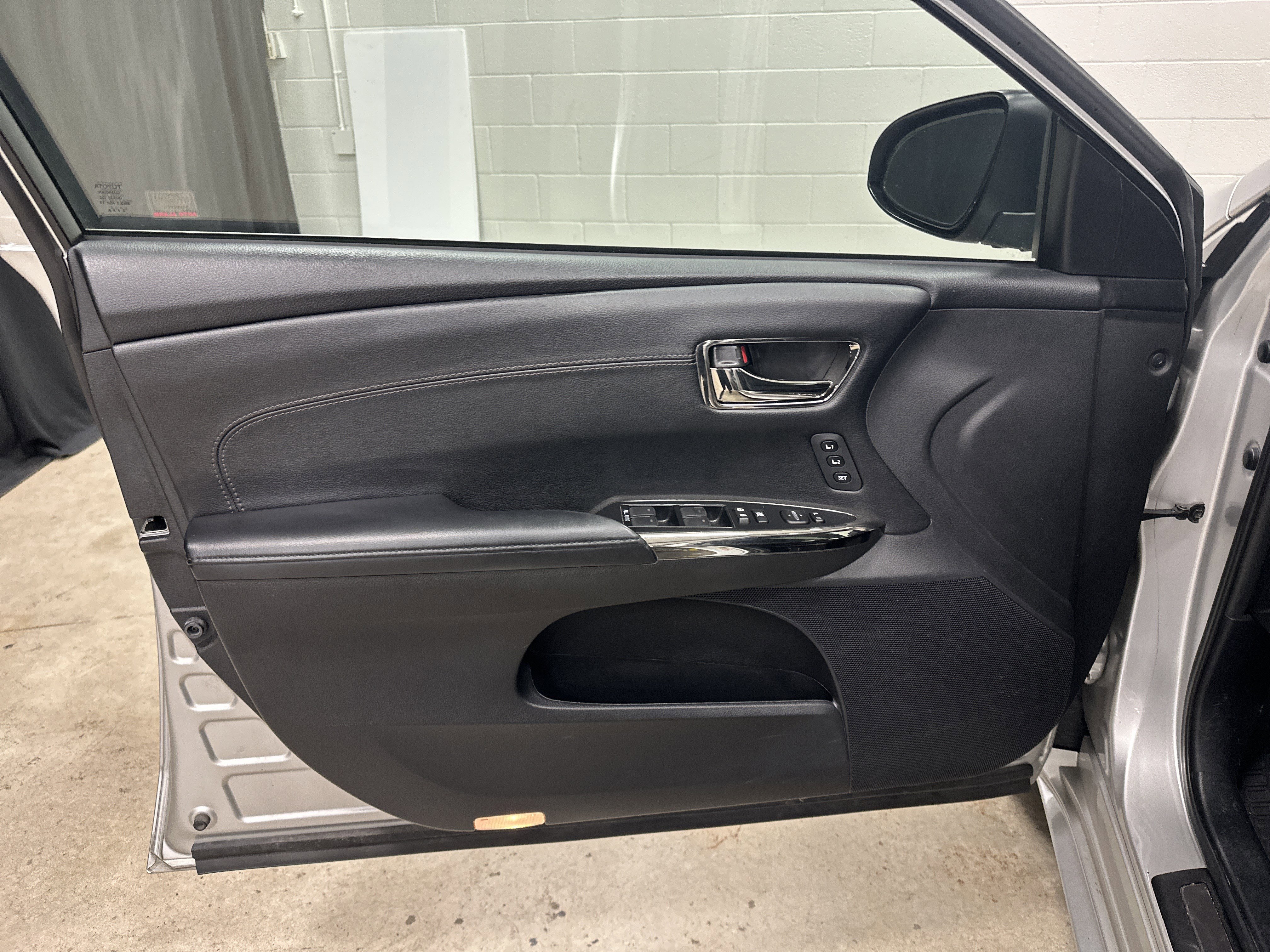 Used 2014 Toyota Avalon Limited FWD image 14