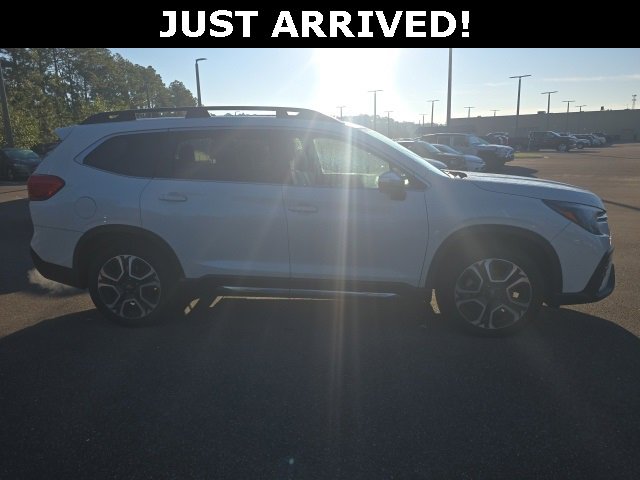 Used 2023 Subaru Ascent Limited w/ Technology Package image 3