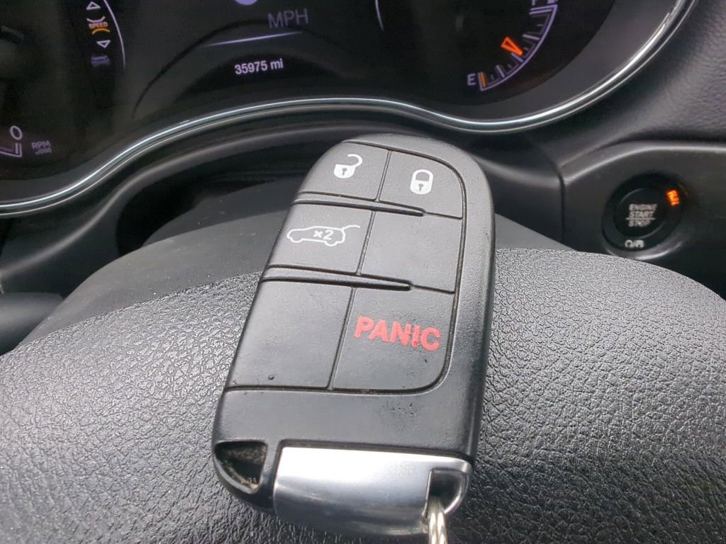 Used 2018 Jeep Grand Cherokee Laredo RWD image 28
