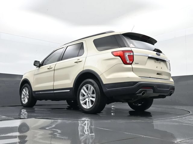 Used 2018 Ford Explorer XLT w/ Equipment Group 202A AWD/4WD image 27