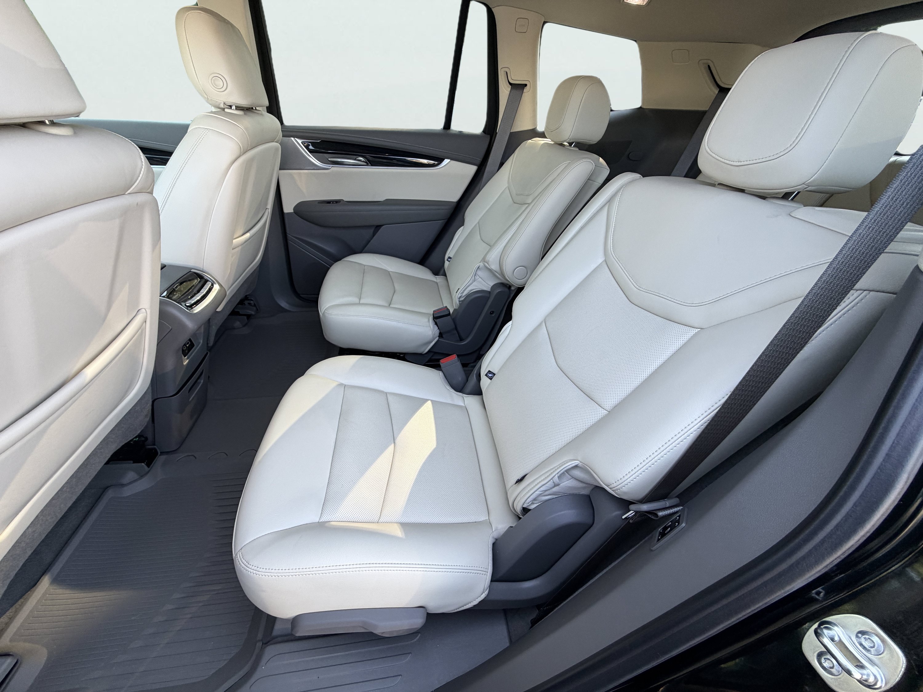 Used 2024 Cadillac XT6 Premium Luxury w/ LPO, Floor Liner Package AWD/4WD image 15