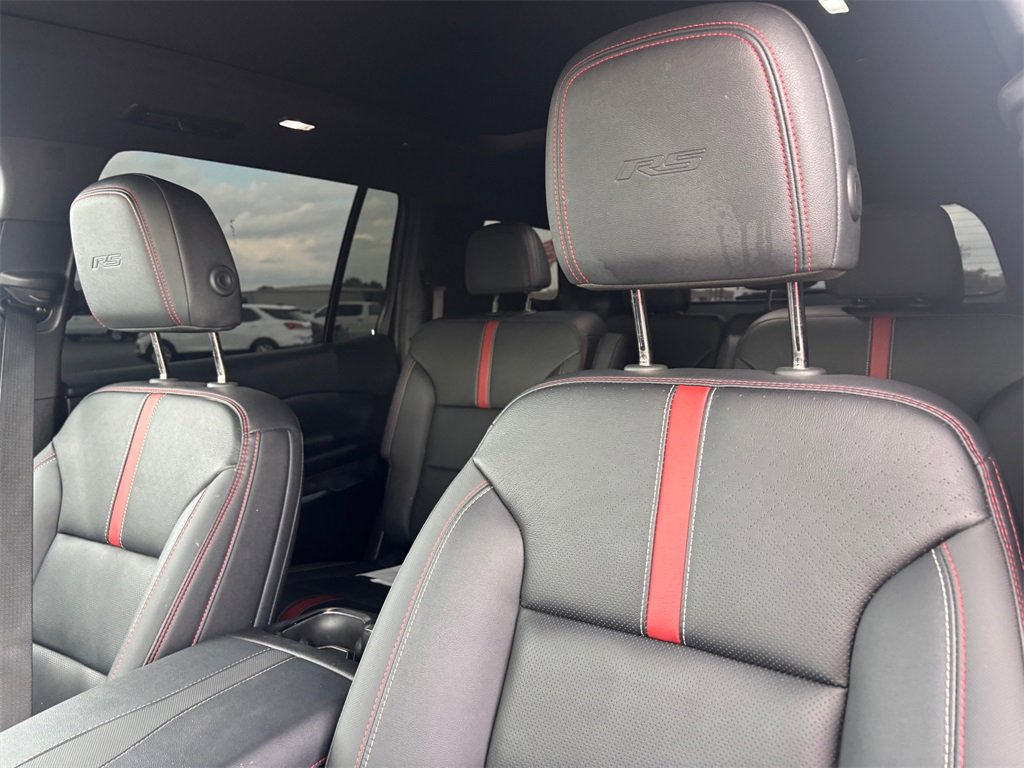 Used 2025 Chevrolet Traverse RS image 13