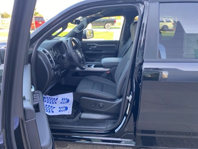 New 2026 RAM 1500 4x4 Crew Cab image 15