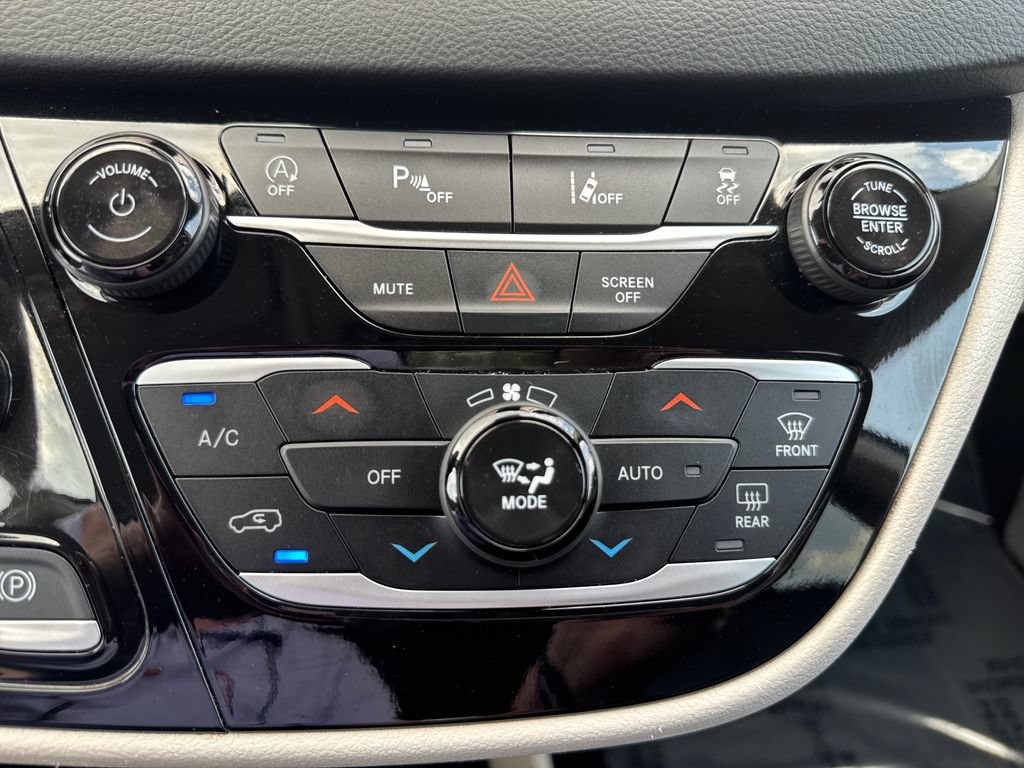 Certified 2023 Chrysler Pacifica Touring-L FWD image 29