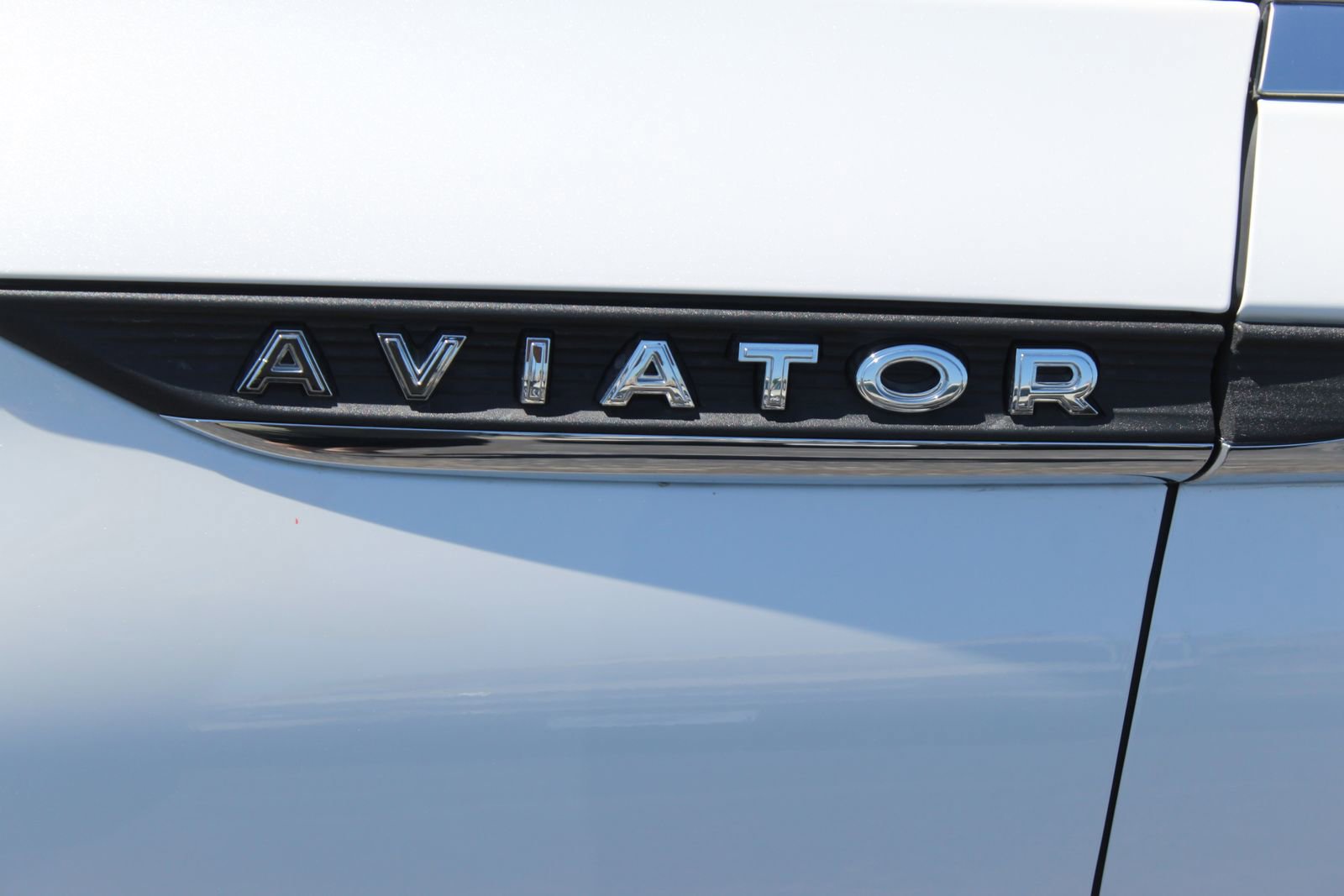 Used 2023 Lincoln Aviator Reserve w/ Equipment Group 201A AWD/4WD image 3