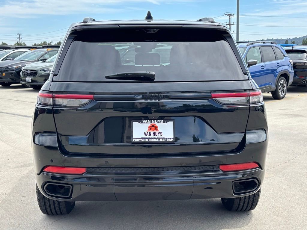 Used 2022 Jeep Grand Cherokee Overland w/ Luxury Tech Group IV AWD/4WD image 5