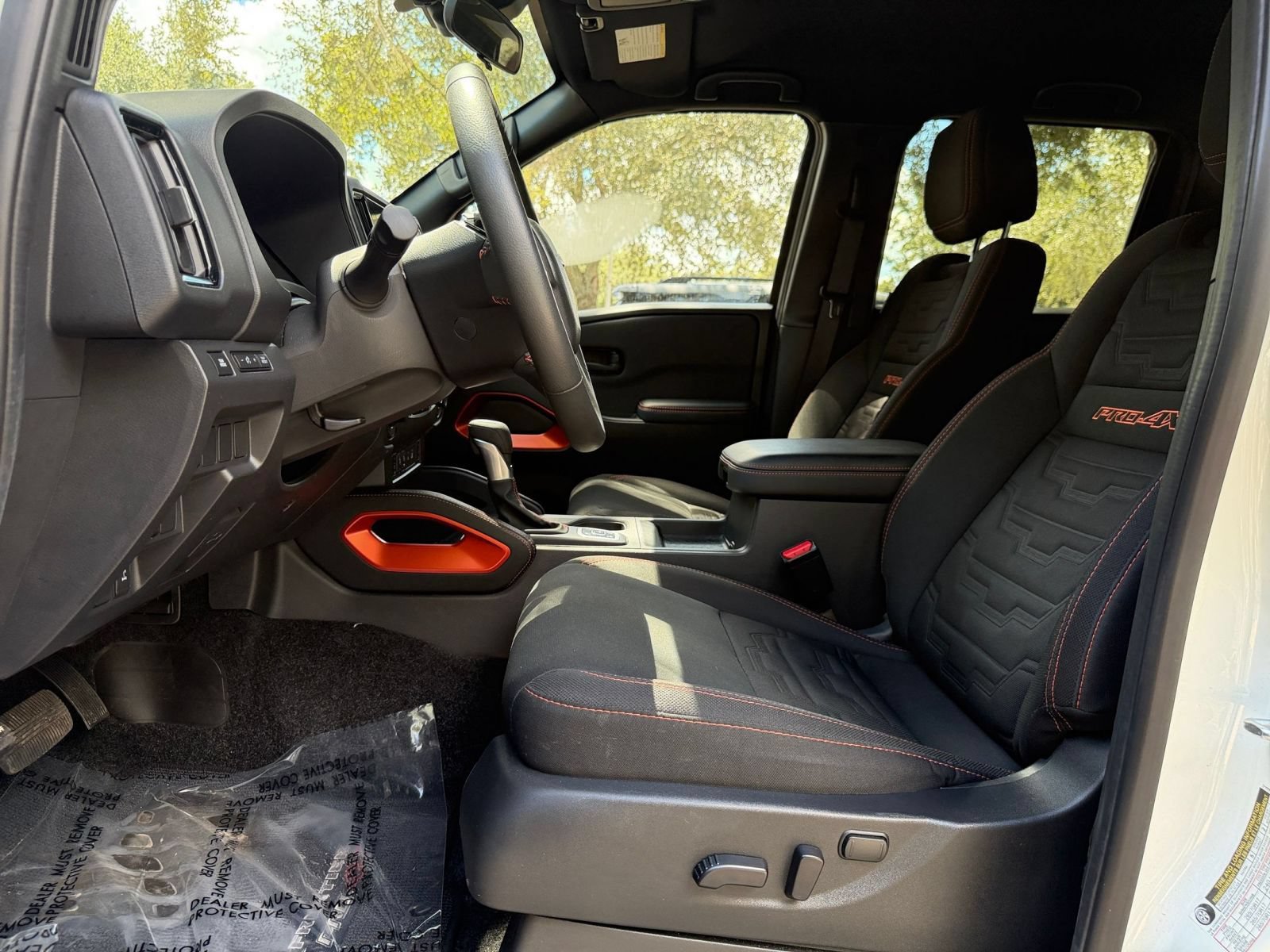 Used 2026 Nissan Frontier PRO-4X AWD/4WD image 25