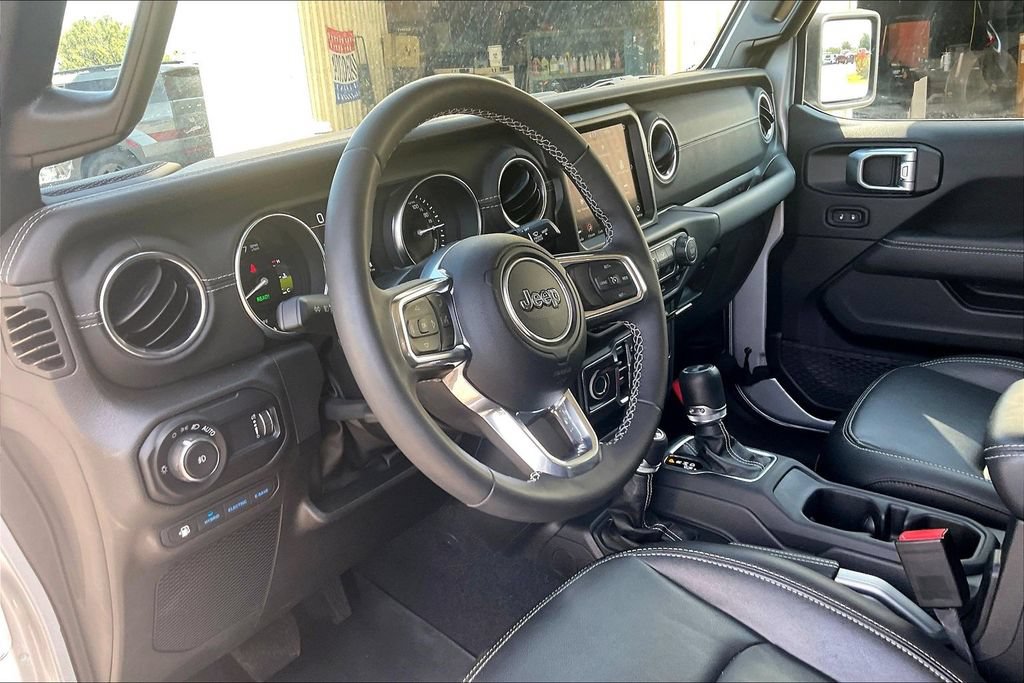 Used 2023 Jeep Wrangler Unlimited Sahara AWD/4WD image 13
