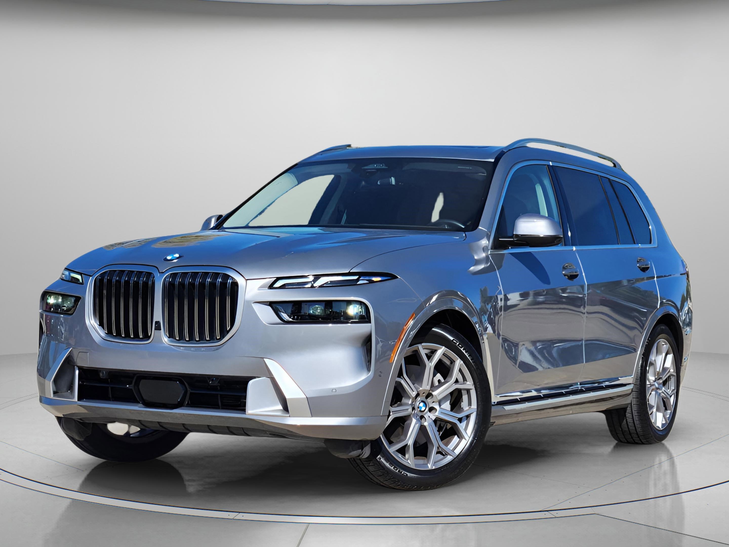 Used 2024 BMW X7 xDrive40i w/ Premium Package image 2