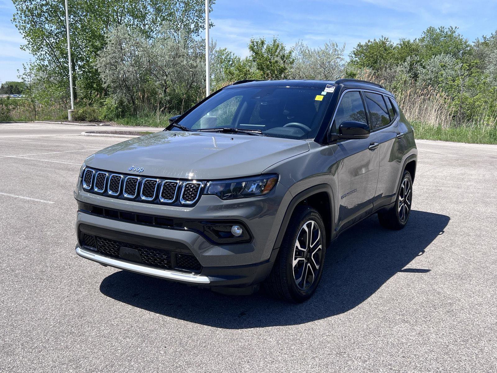 Used 2023 Jeep Compass Limited AWD/4WD image 3