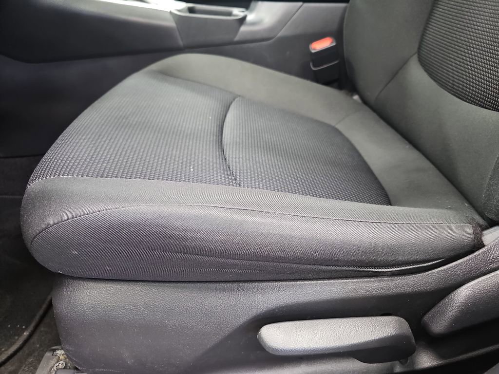 Used 2024 Toyota RAV4 LE AWD/4WD image 28