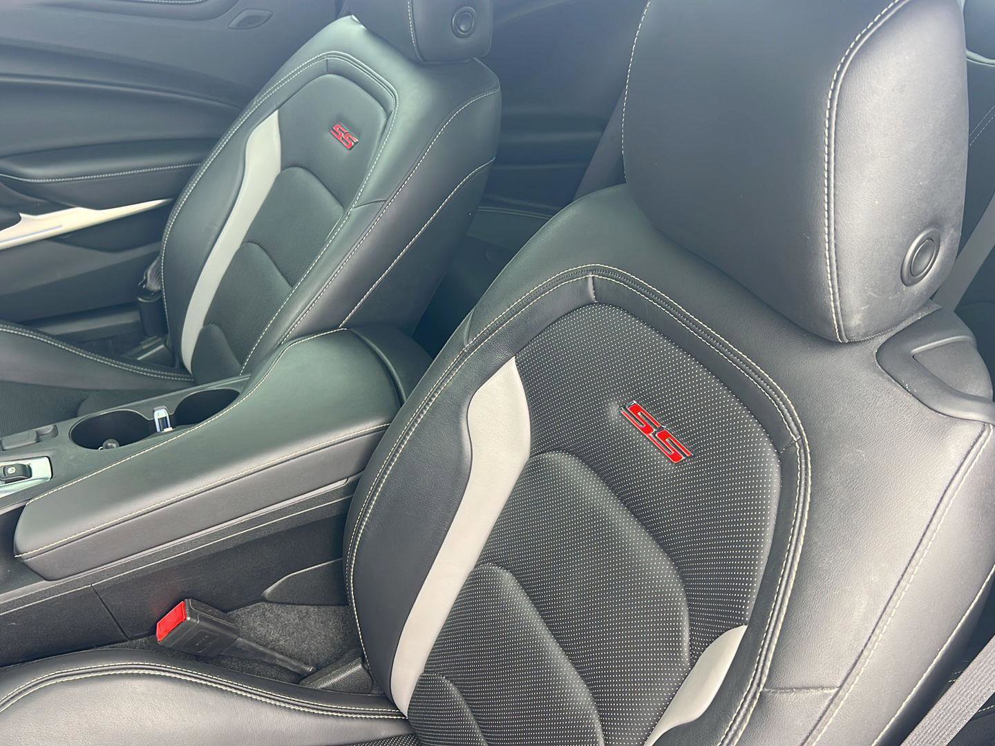 Used 2020 Chevrolet Camaro SS RWD image 26