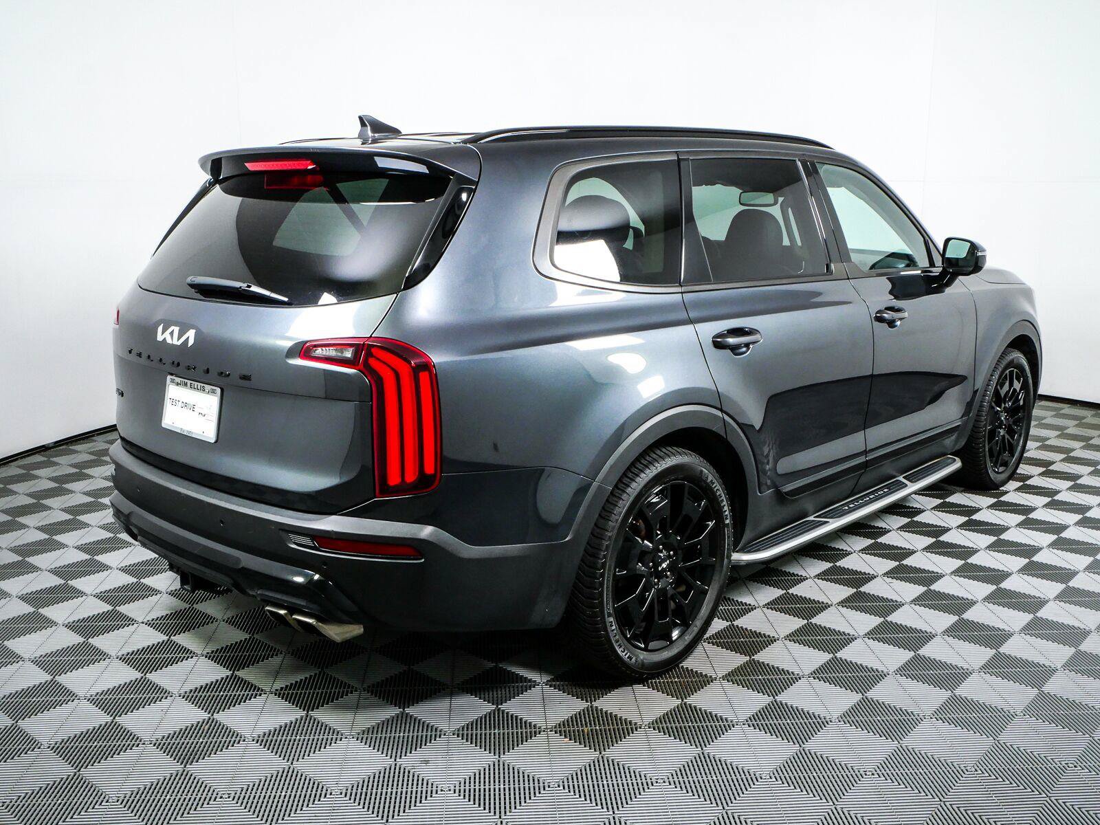 Used 2022 Kia Telluride SX w/ Nightfall Edition Package AWD/4WD image 3